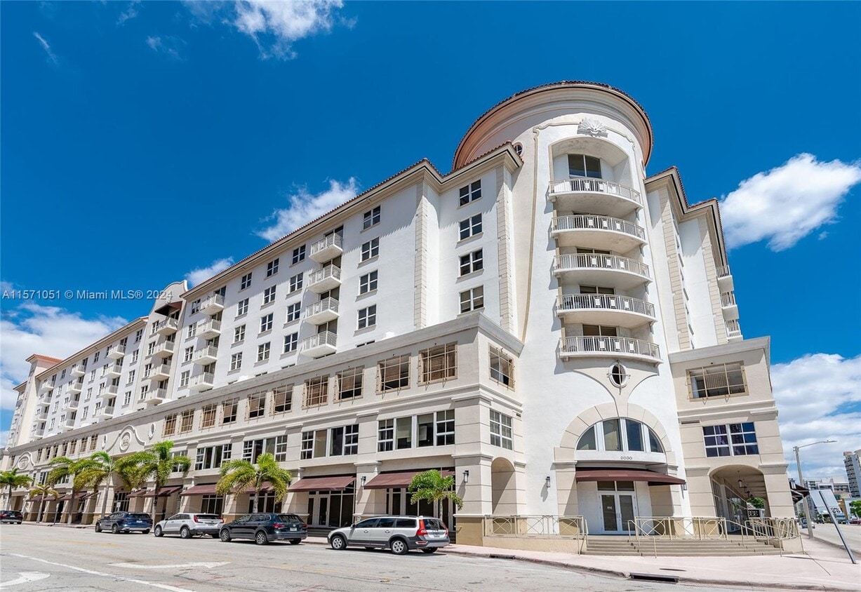 Foto principal - 2030 Douglas Rd