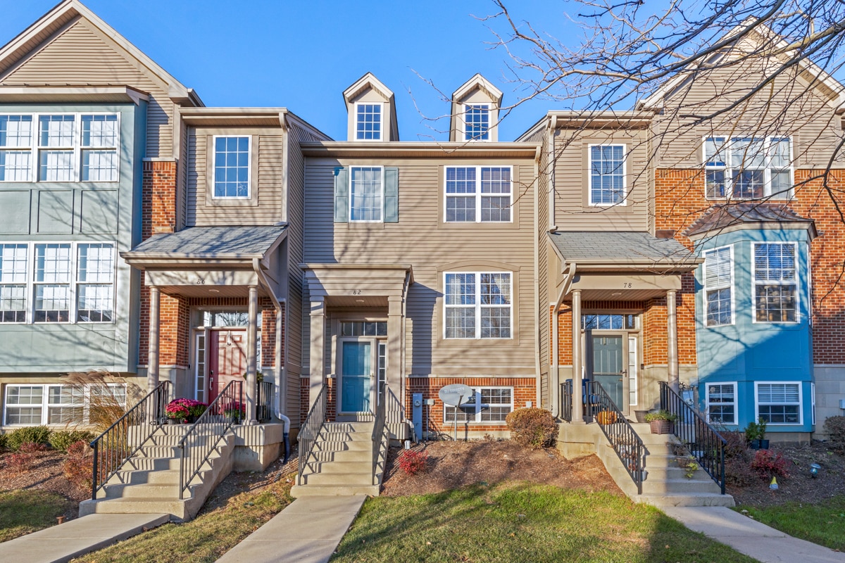 82 Thomas Ct, Grayslake, IL 60030 Townhome Rentals in Grayslake IL