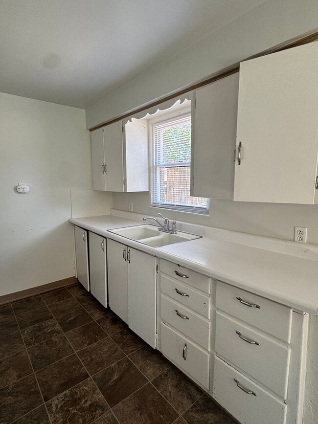 Building Photo - Jean Street 4 Plex