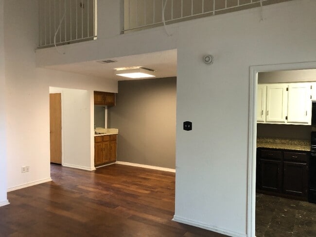 Foto del edificio - 526 Oakridge Dr