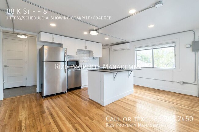 Building Photo - Spacious Avenues 2 Bedroom Available Now!!