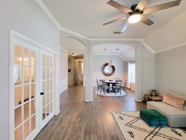 Foto del edificio - Welcome home to this charming 4-bedroom, 3-bathroom brick house in the desirable Stone Gate commu...