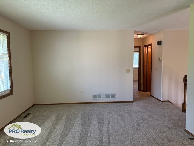 Building Photo - 3 Bedroom Home in Maple Grove