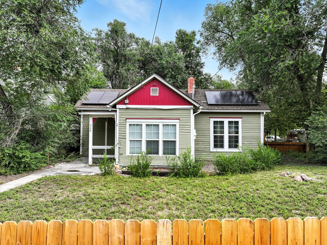 Foto principal - 738 E High St