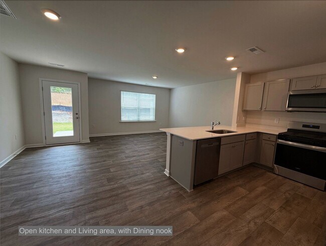 Foto del edificio - Elegant 3BR/2.5BA Smart Townhome in Sanfor...