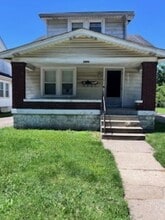 Building Photo - 1122 Larchmont Ave
