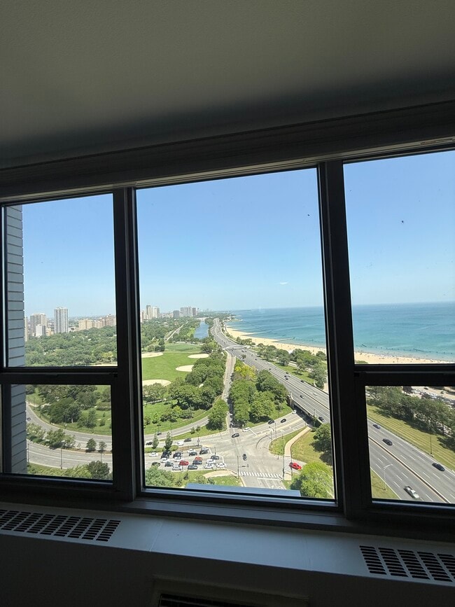 Building Photo - 1550 N Lake Shore Dr