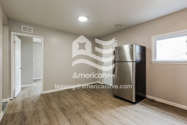 Building Photo - 1695 Moorhouse St