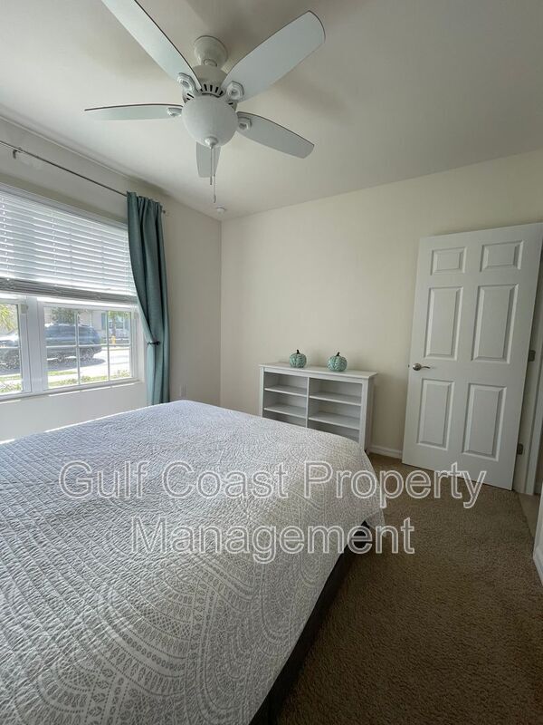 Foto del edificio - 733 Hadley St W