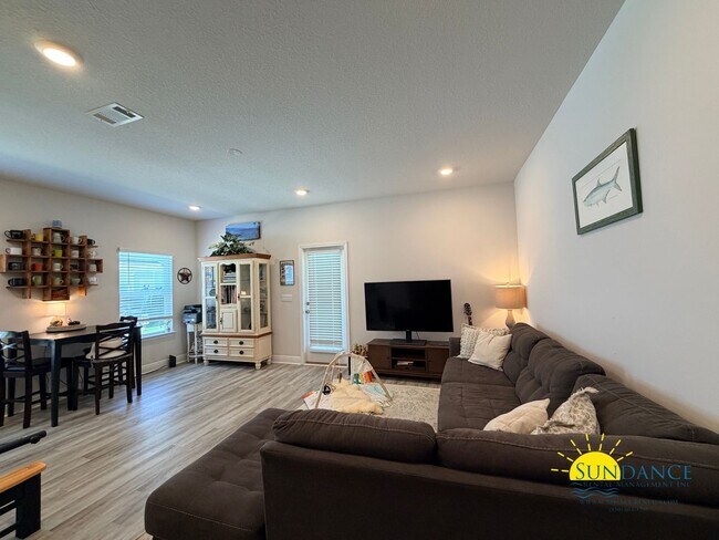 Foto del edificio - Beautiful 3BR Townhome with Smart Home Features Near Eglin & Hurlburt Field!