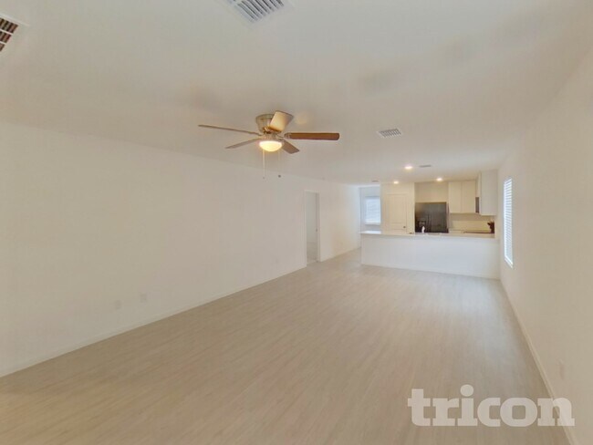 Foto del edificio - 6751 Highlands St