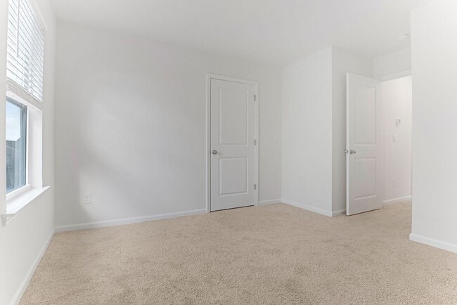 Building Photo - 1364 Ledsham Ct