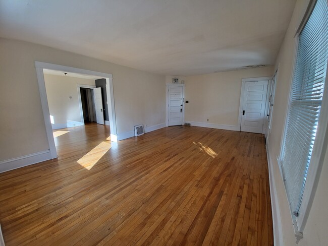 Building Photo - 3240 Pillsbury Ave S