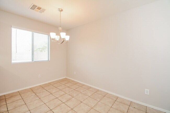 Building Photo - 3202 S Justin Dr