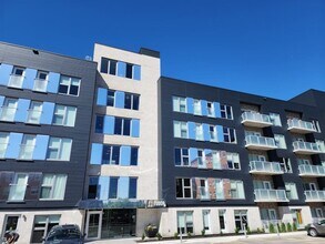Building Photo - 281 River Ave