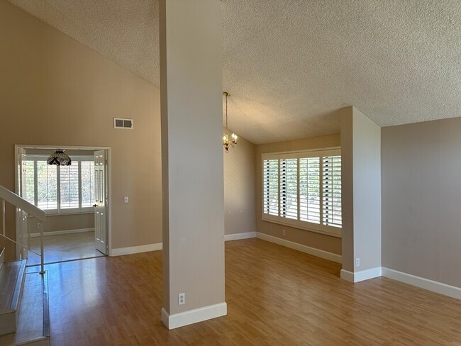 Building Photo - 3059 Delacodo Ave