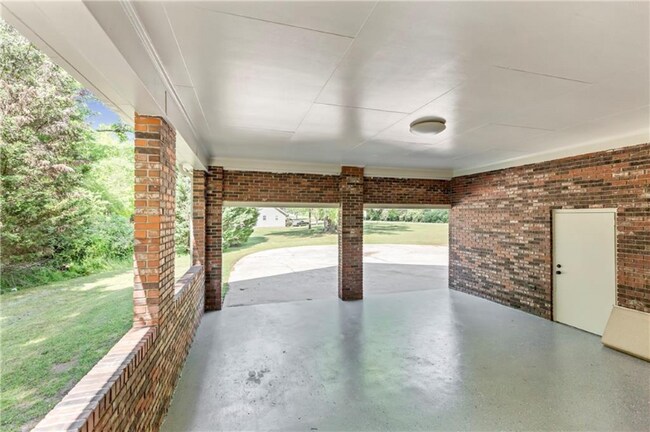 Building Photo - 1505 Hilltop Dr