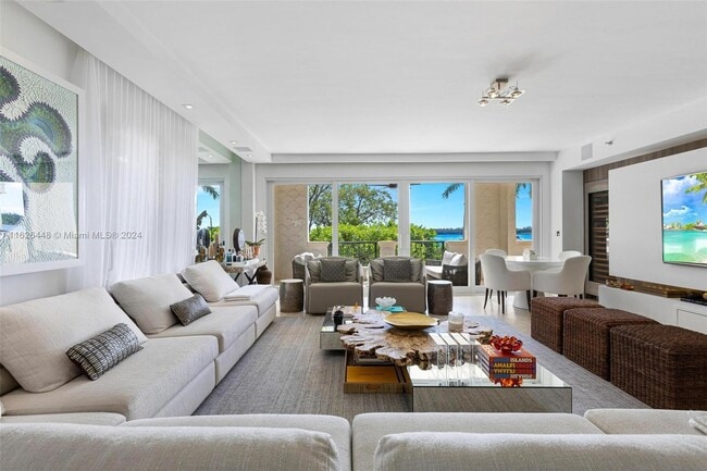 Foto del edificio - 2021 Fisher Island Dr