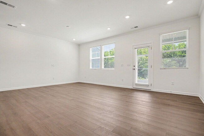 Foto del edificio - Brand-New Townhome Living in Raleigh!