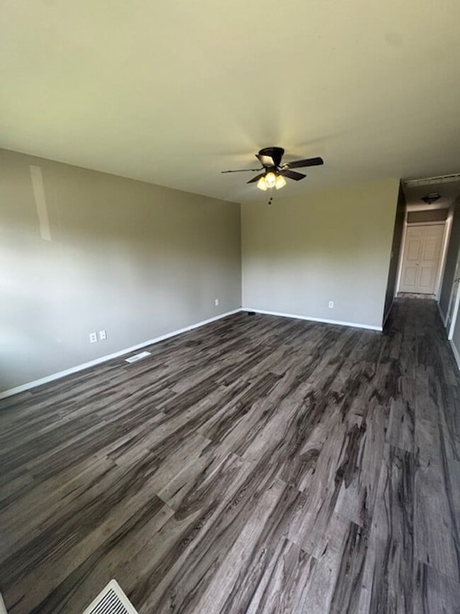 Building Photo - 328 W Hollis Ln