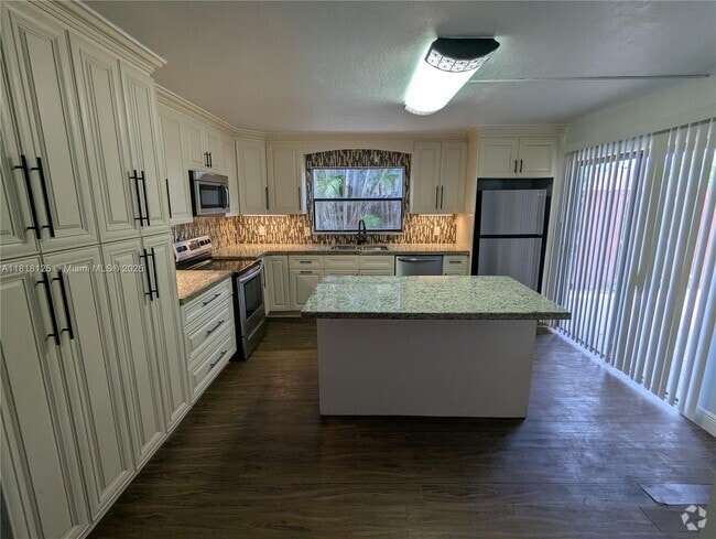 Building Photo - 5825 Swordfish Ct