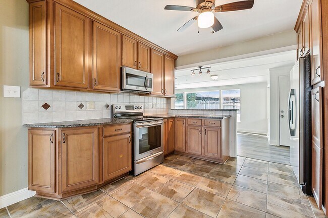 Foto del edificio - Better Price! Old Jefferson 3 Bedroom! Clo...