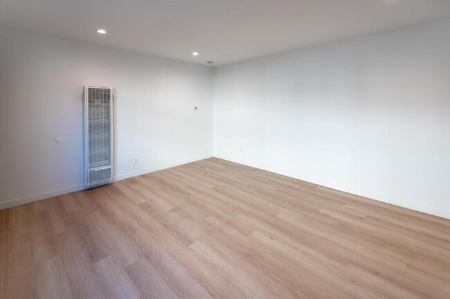 Building Photo - 2755 S Redondo Blvd