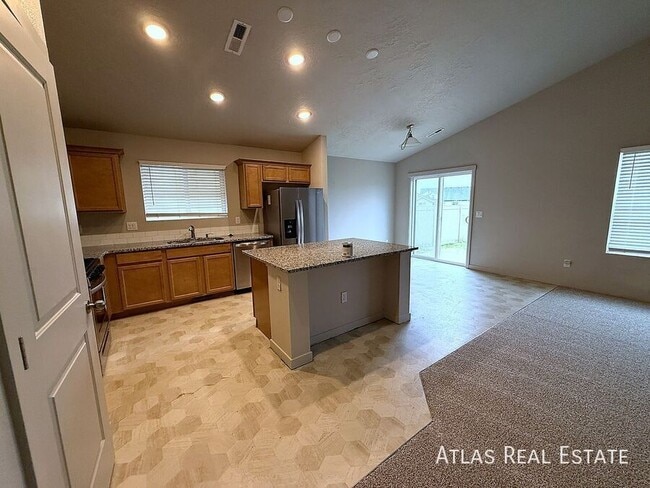 Building Photo - 3007 N Cherry Grove Way