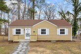 Primary Photo - ADORABLE BUNGALOW IN LAKESIDE