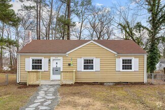 Building Photo - 6001 Clover Ln