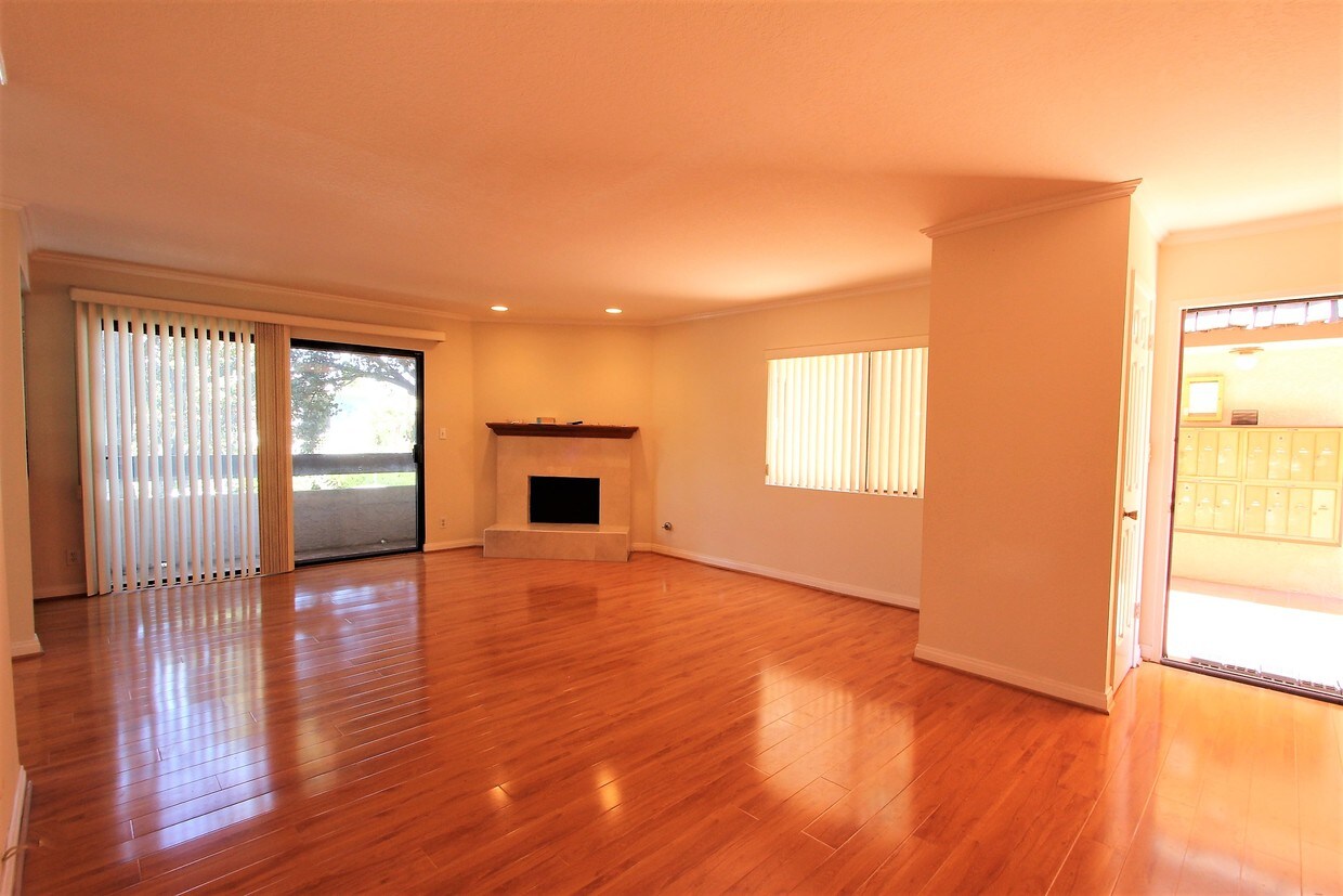 Sala de estar - 12330 W Magnolia Blvd
