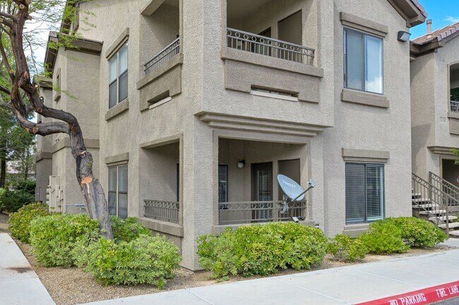 Foto del edificio - NW!! Gated!!! Clubhouse!!!Community Pool!!! 1st Floor Condo!!! Wood like floors!! No Carpet!!