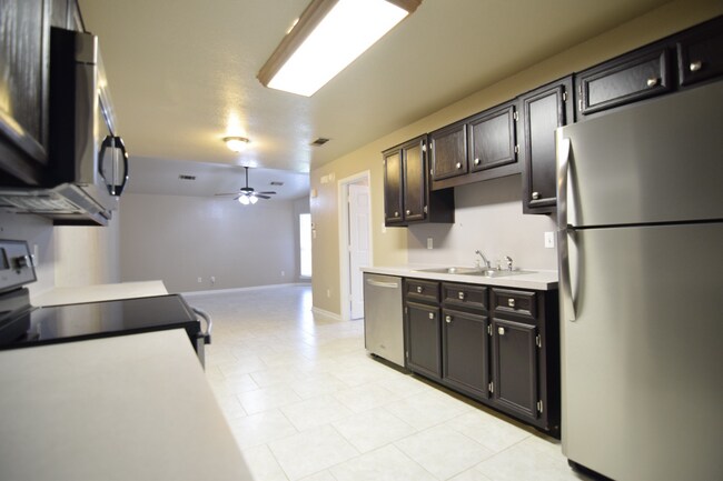 Building Photo - 517 Deloris Dr