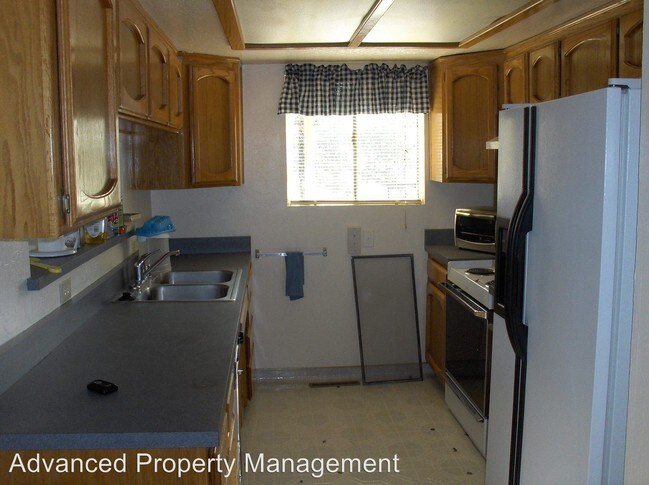 Building Photo - 2 br, 2 bath House - 28205 Bear Valley Rd.