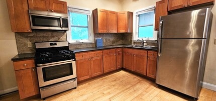 Building Photo - 137 Park St