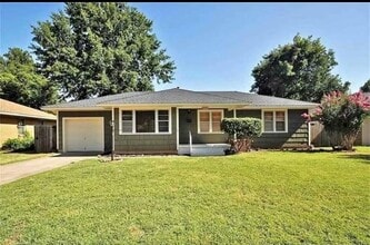 Building Photo - 1505 Huntington Way