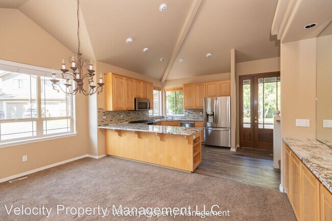 Building Photo - 3 br, 4 bath House - 61729 Metolius Dr.