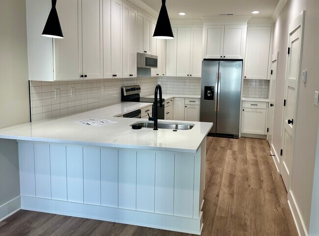 Cocina con electrodomésticos completamente nuevos. - 16 Walnut St NE