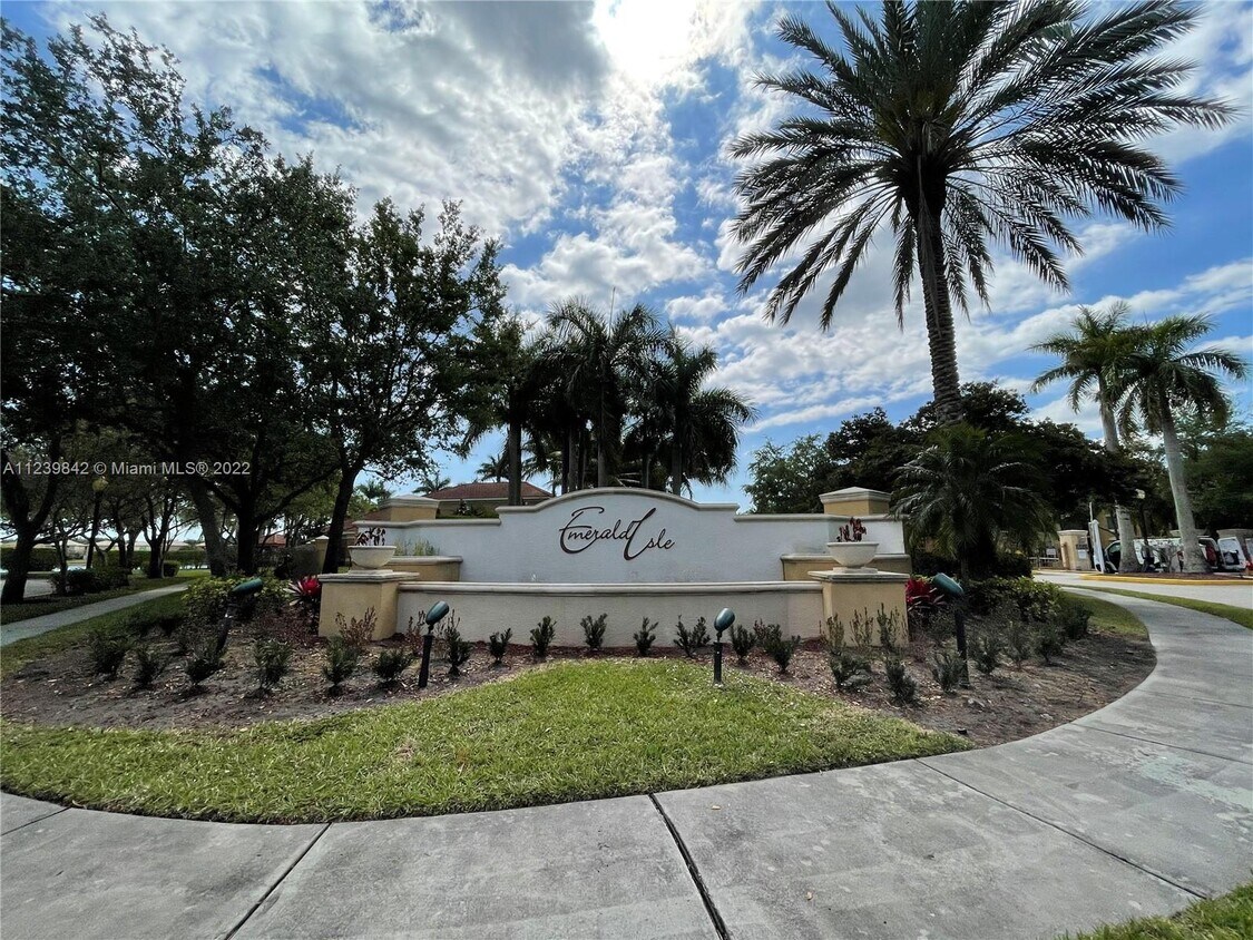 4220 San Marino Blvd Unit 305, West Palm Beach, FL 33409 Condo for