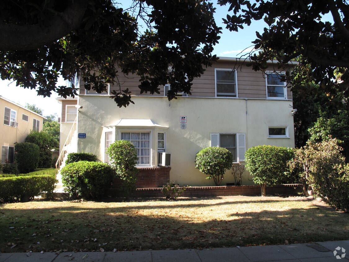 Foto del edificio - 11662-11664 Chandler Blvd