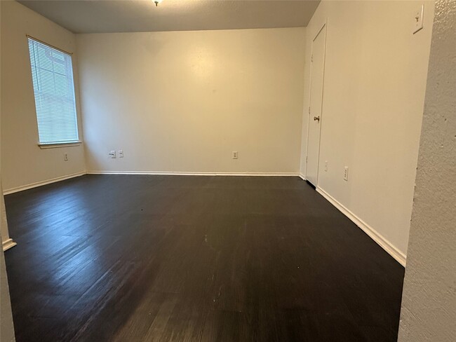 Building Photo - 5406 Bourgeois Rd