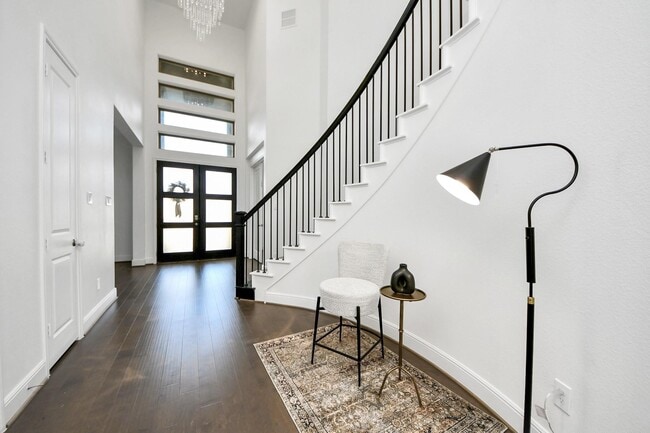 Building Photo - 10719 Klaria Cres Ct