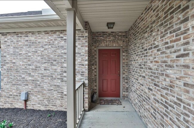 Building Photo - 4676 Court Yard Dr
