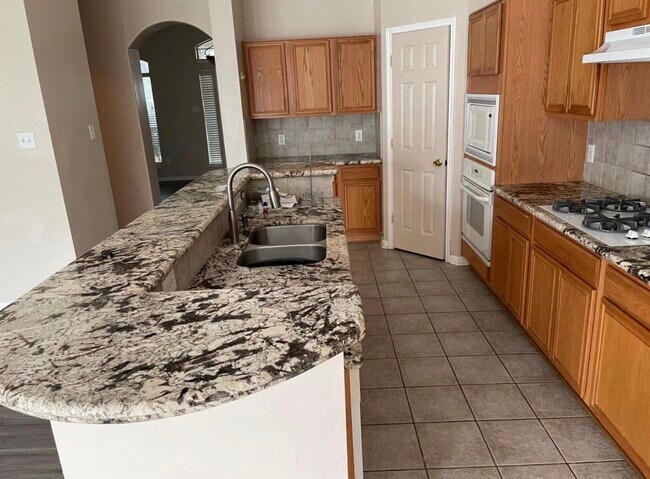 Foto del edificio - 15119 Wimberly Park Dr