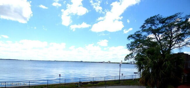 Foto del edificio - 1733 River Rd