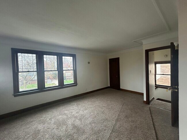Building Photo - 4401 Buckingham