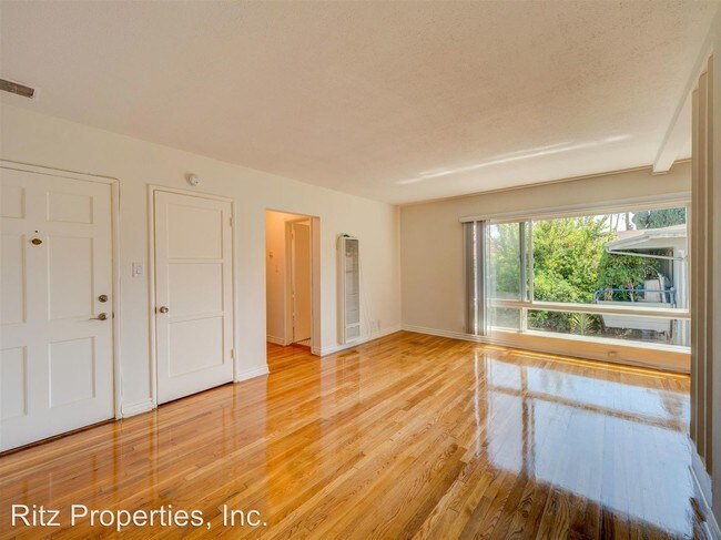 Foto del edificio - 1226 N Laurel Ave