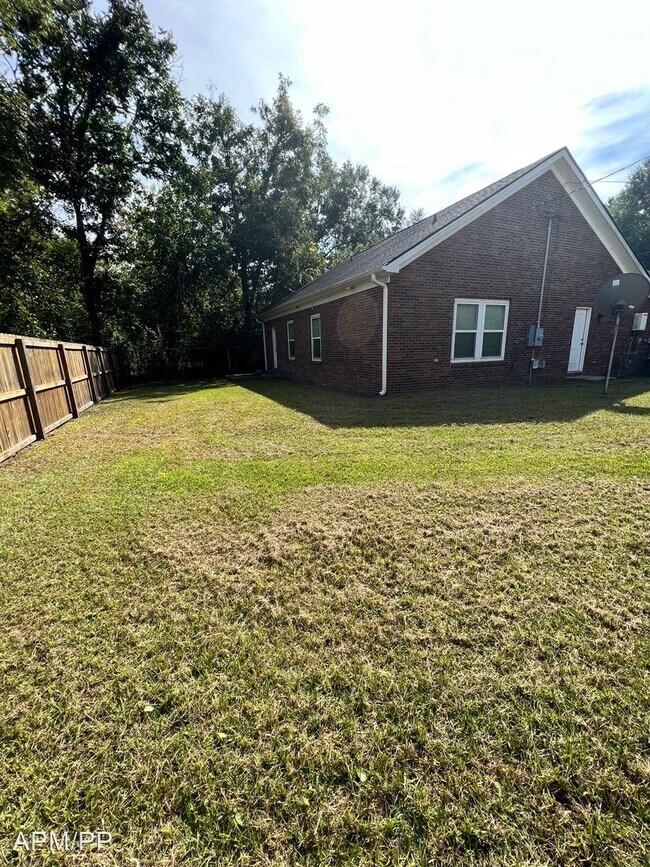 Building Photo - 3 br, 2 bath House - 4730 Mint Ave