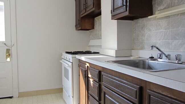 Foto del edificio - Available June 1, 2026: Lease ends May 29,2027