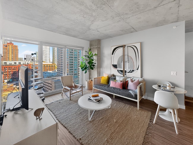 Foto del edificio - 167 N Desplaines St